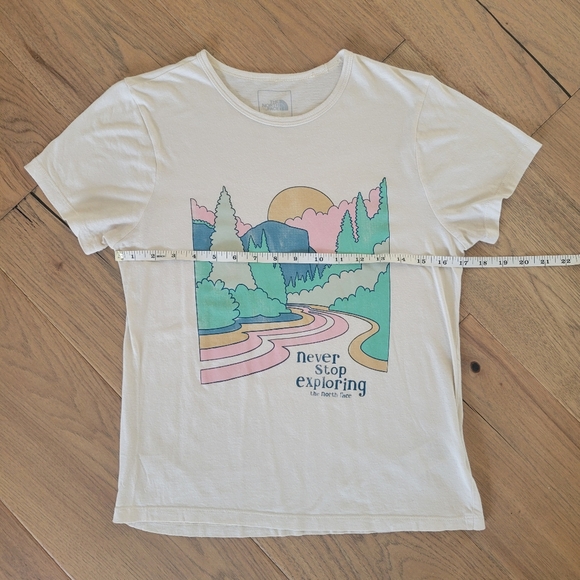 North Face T-Shirt - Picture 5 of 6